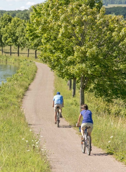 Vélo route de long du canal de Bourgogne