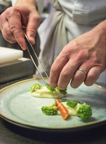 Préparation en cuisine par Benjamin Linard