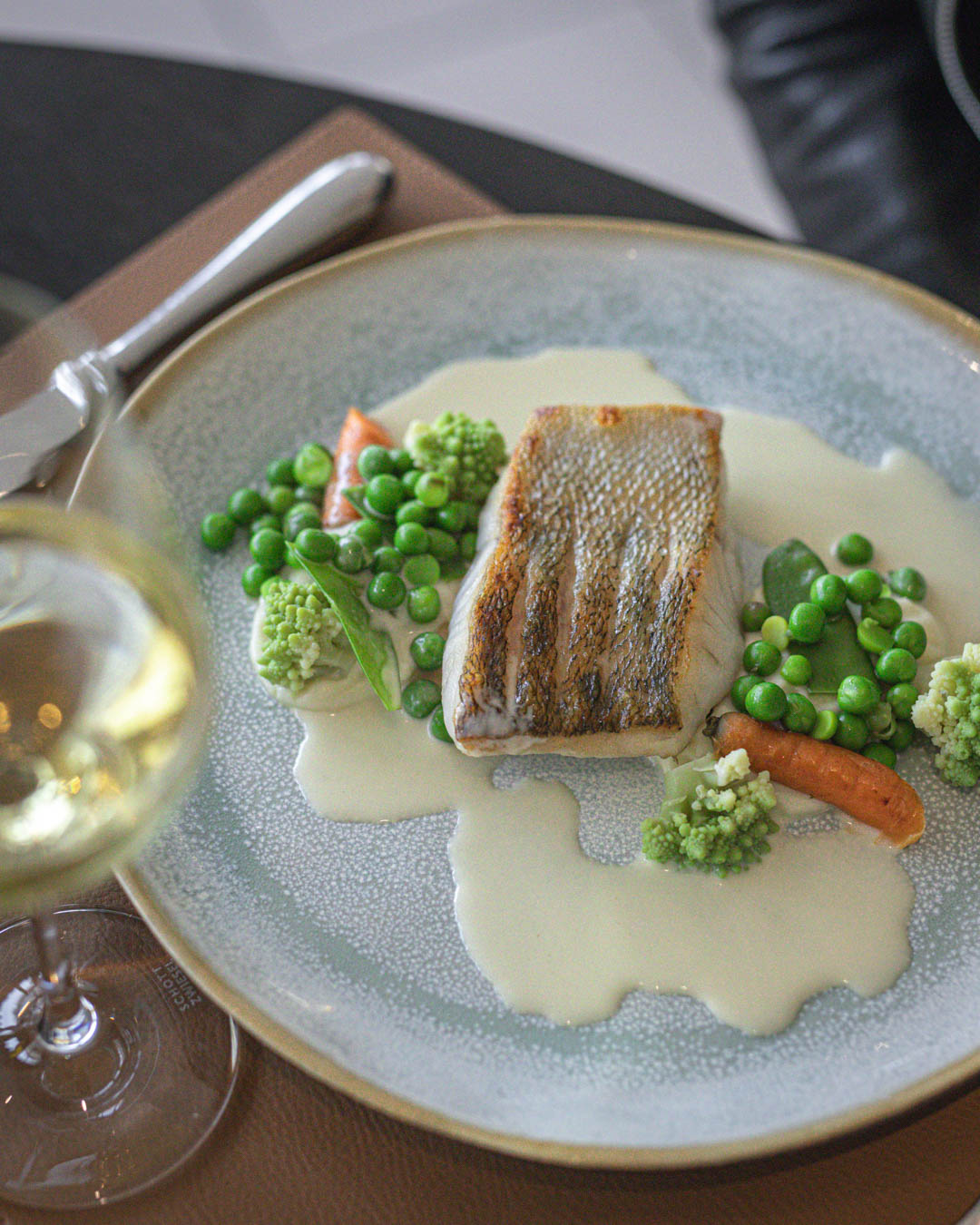 Poisson avec sa printanière de légumes
